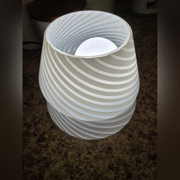 Color changing light - Picture 3 of 11